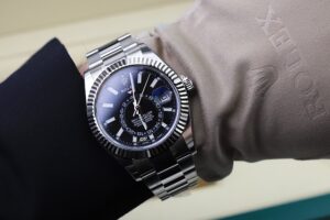 Read more about the article Wrist Jewelry:  The Iconic Rolex